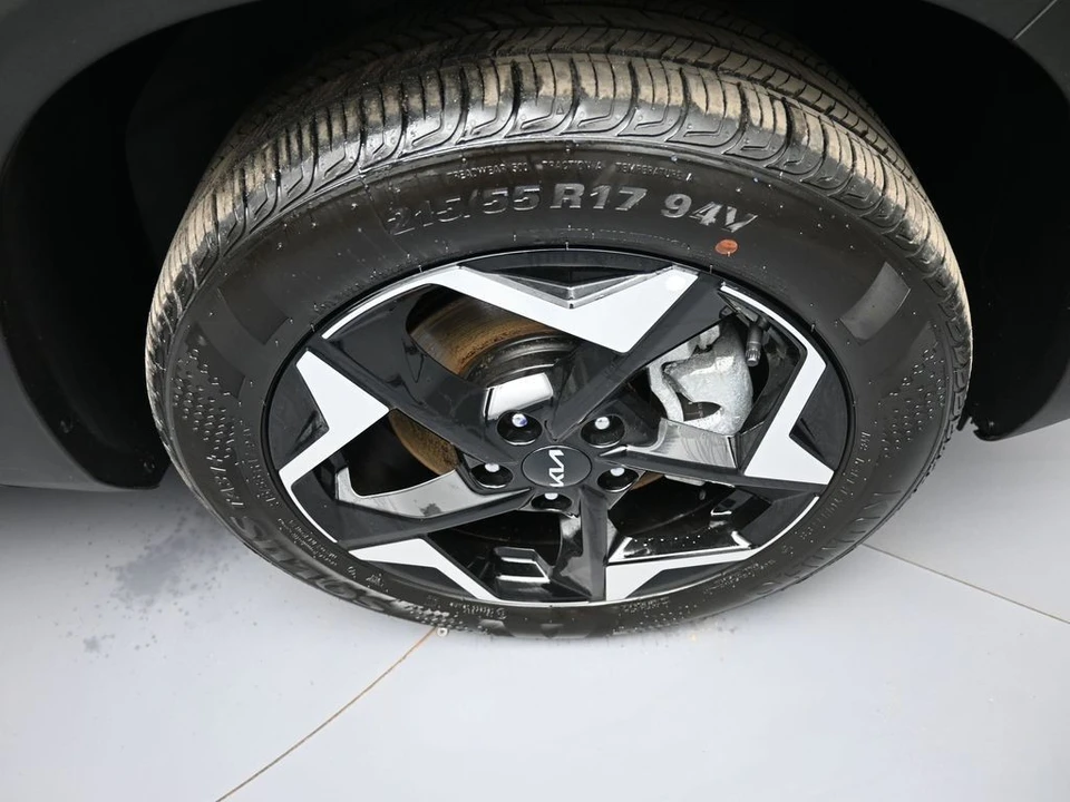 2025 Kia Seltos - Image 13 of 21