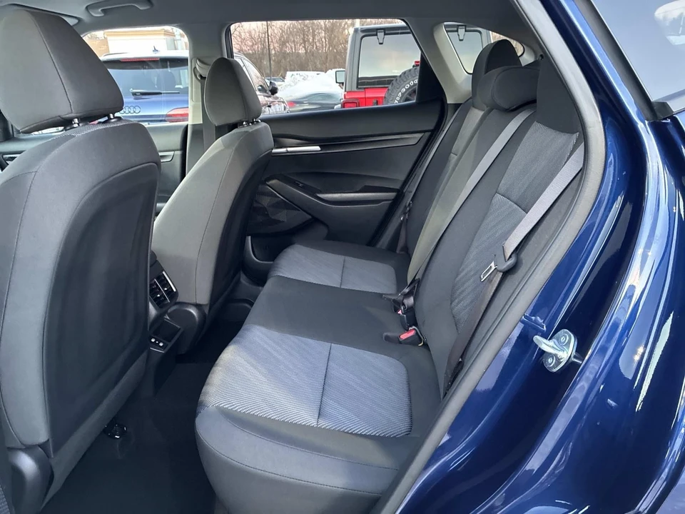 2025 Kia Seltos - Image 12 of 21