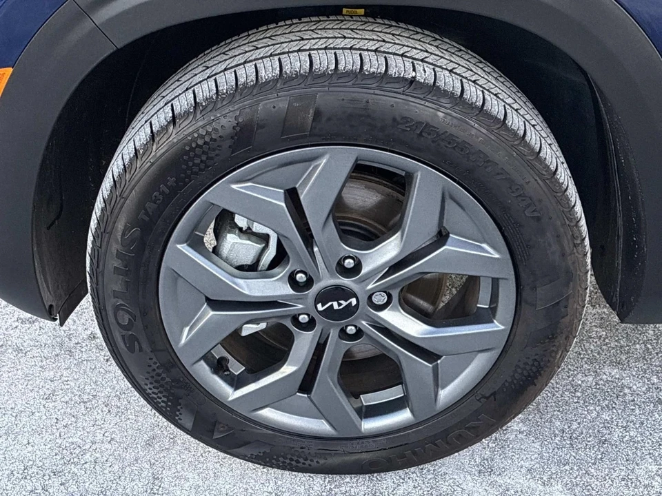 2025 Kia Seltos - Image 16 of 21