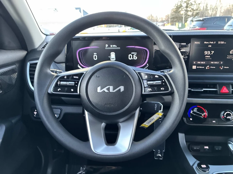 2025 Kia Seltos - Image 15 of 21