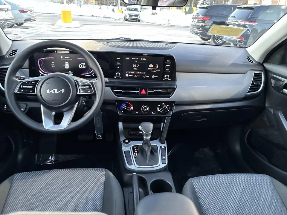 2025 Kia Seltos - Image 14 of 21