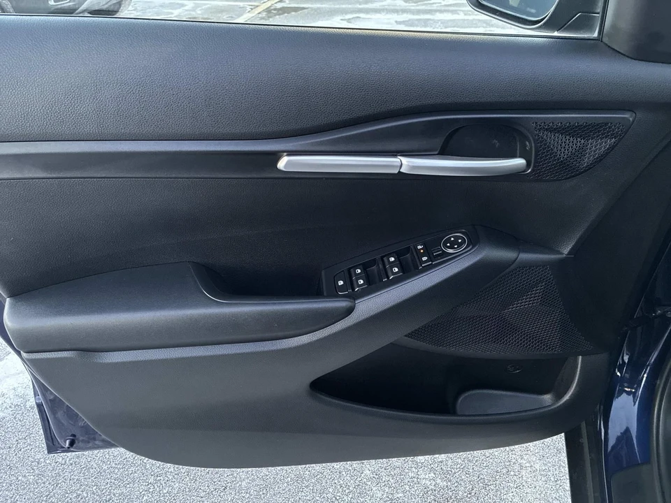 2025 Kia Seltos - Image 17 of 21