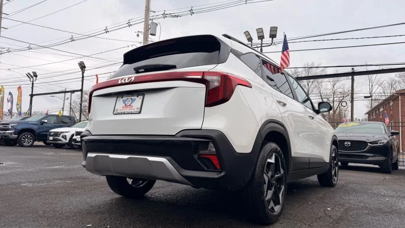 2025 Kia Seltos - Image 9 of 12