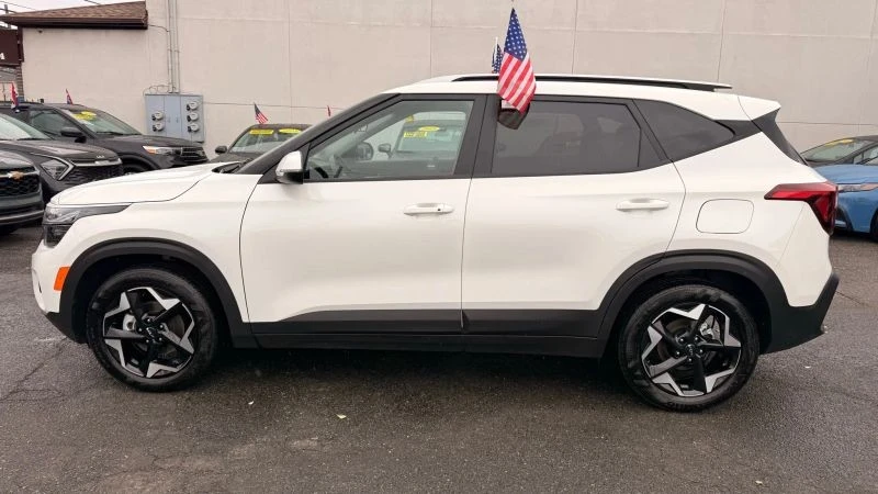 2025 Kia Seltos - Image 10 of 12