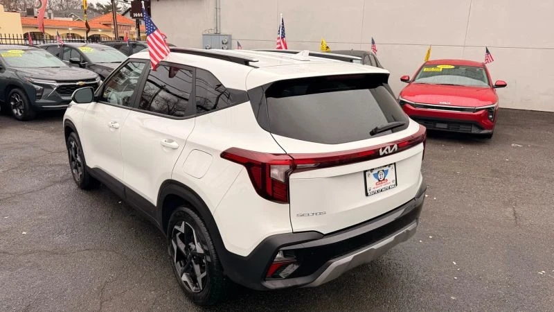 2025 Kia Seltos - Image 5 of 12