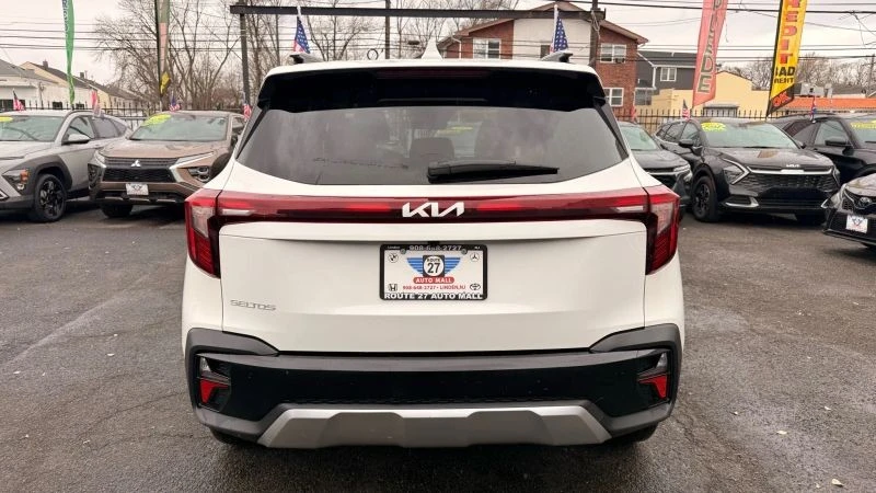 2025 Kia Seltos - Image 6 of 12