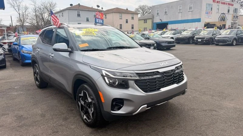 2025 Kia Seltos - Image 2 of 12