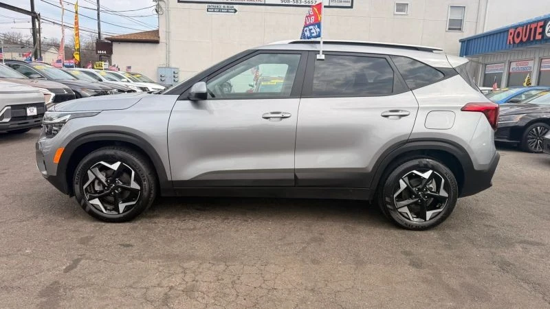 2025 Kia Seltos - Image 10 of 12