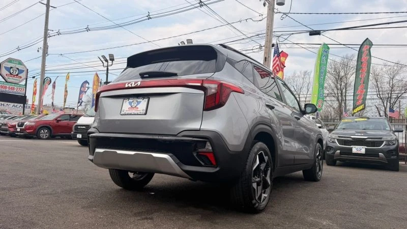 2025 Kia Seltos - Image 9 of 12