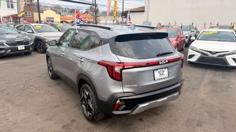 2025 Kia Seltos - Image 5 of 12