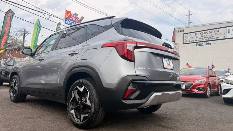 2025 Kia Seltos - Image 8 of 12
