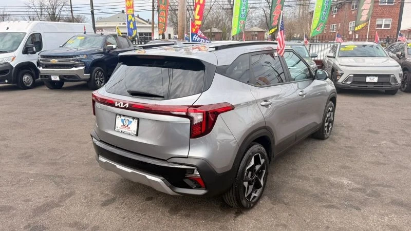 2025 Kia Seltos - Image 7 of 12