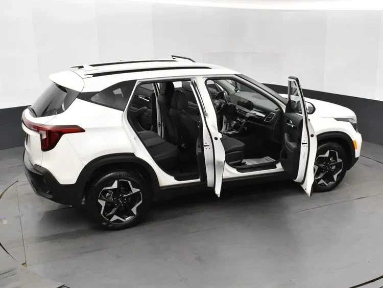 2025 Kia Seltos - Image 6 of 12