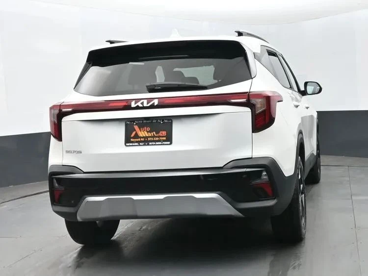 2025 Kia Seltos - Image 8 of 12