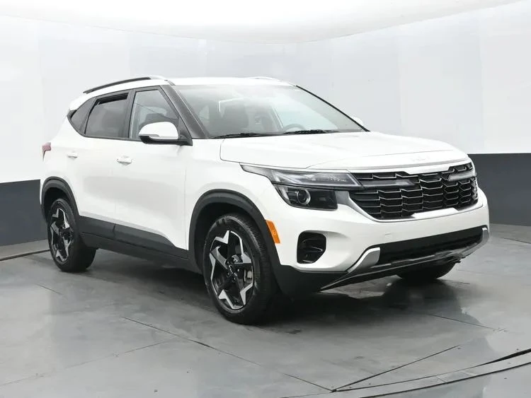 2025 Kia Seltos - Image 2 of 12
