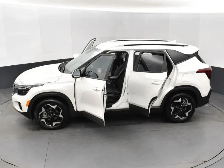 2025 Kia Seltos - Image 7 of 12