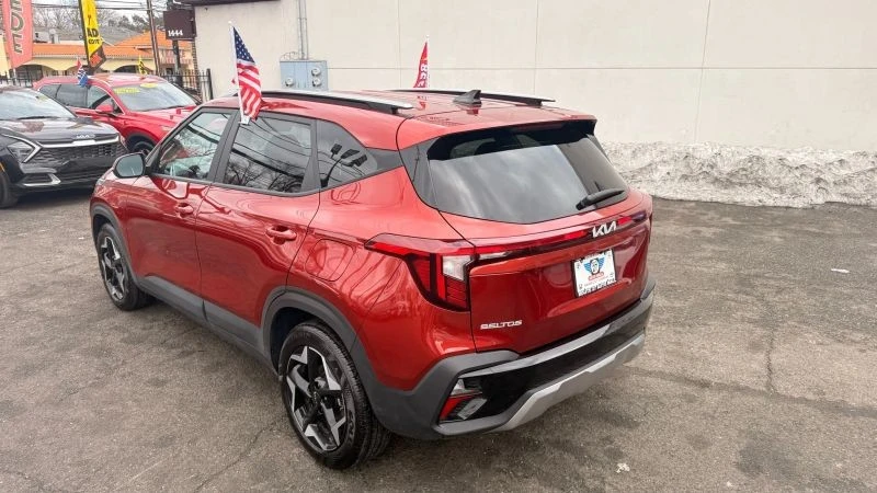 2025 Kia Seltos - Image 5 of 12