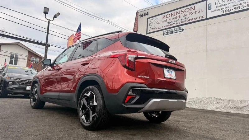 2025 Kia Seltos - Image 9 of 12