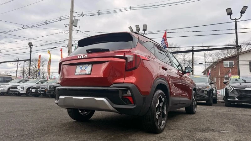 2025 Kia Seltos - Image 8 of 12