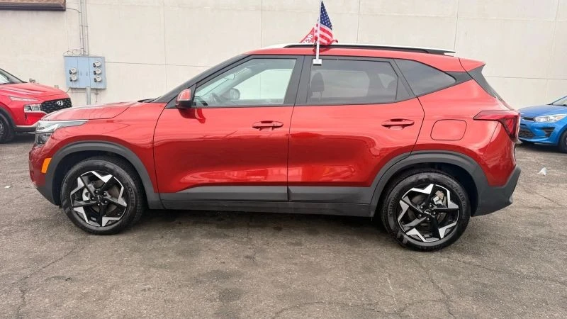2025 Kia Seltos - Image 10 of 12