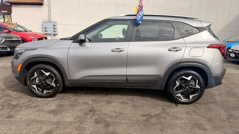 2025 Kia Seltos - Image 10 of 12