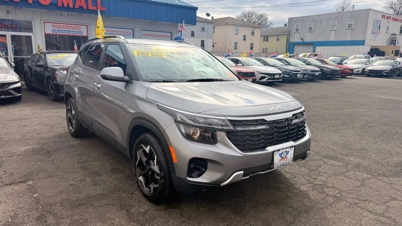 2025 Kia Seltos - Image 2 of 12