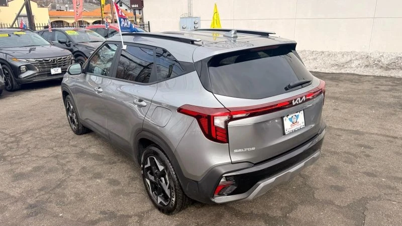 2025 Kia Seltos - Image 5 of 12