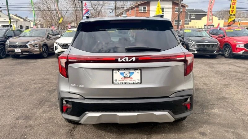 2025 Kia Seltos - Image 6 of 12