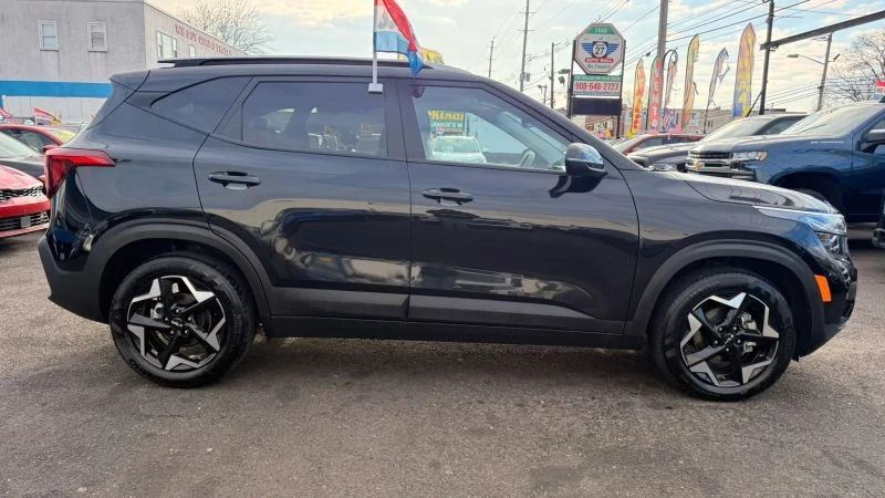 2025 Kia Seltos - Image 11 of 12
