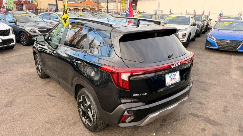 2025 Kia Seltos - Image 5 of 12