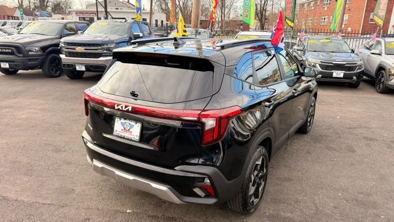 2025 Kia Seltos - Image 7 of 12