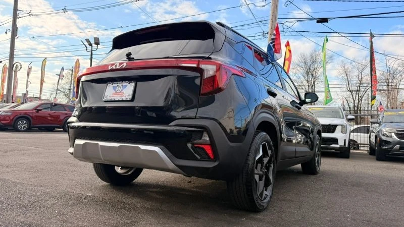 2025 Kia Seltos - Image 9 of 12