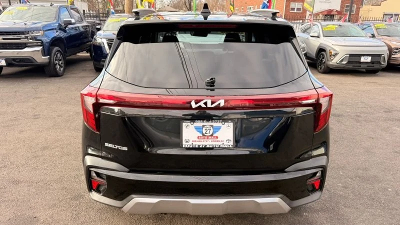 2025 Kia Seltos - Image 6 of 12