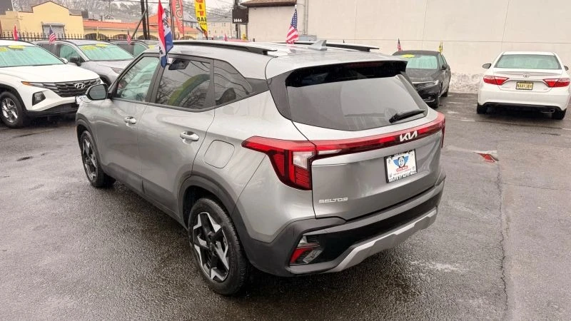 2025 Kia Seltos - Image 5 of 12