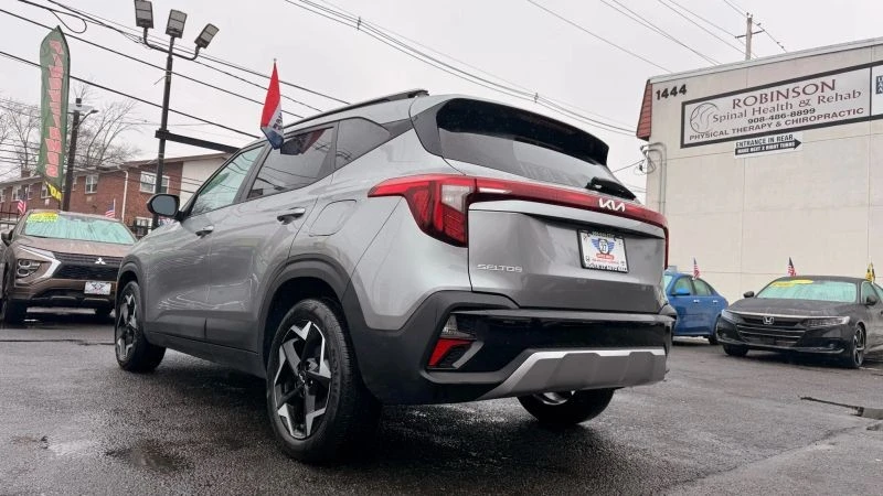 2025 Kia Seltos - Image 8 of 12