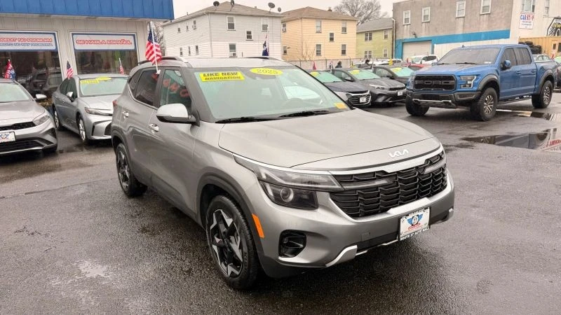 2025 Kia Seltos - Image 2 of 12