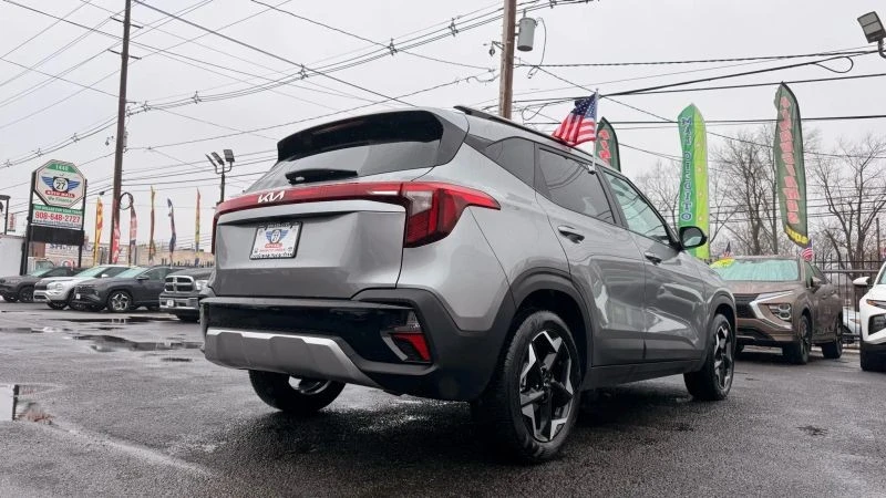 2025 Kia Seltos - Image 9 of 12