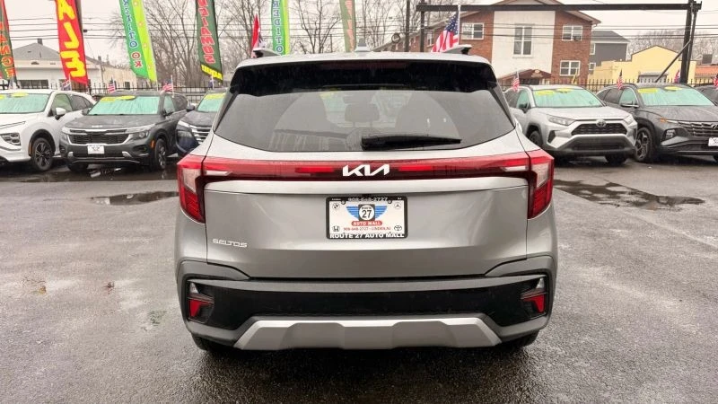 2025 Kia Seltos - Image 6 of 12