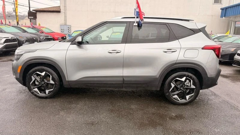 2025 Kia Seltos - Image 10 of 12
