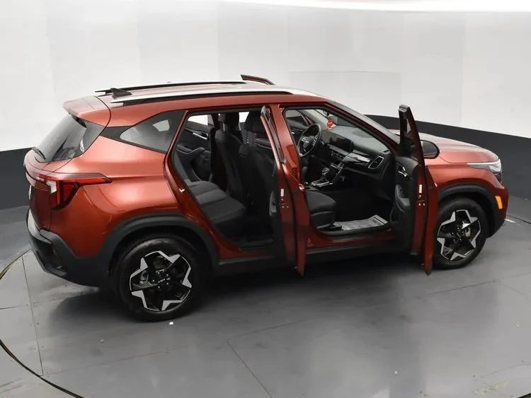 2025 Kia Seltos - Image 6 of 12