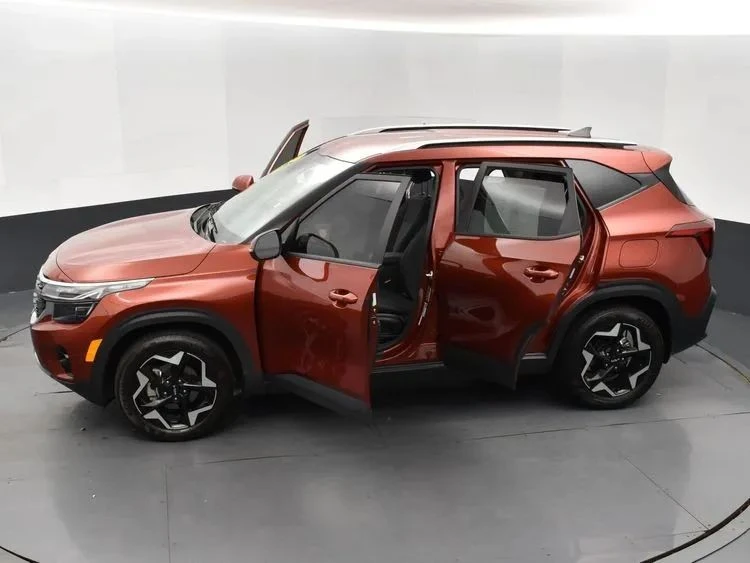 2025 Kia Seltos - Image 7 of 12