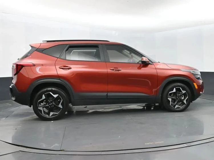 2025 Kia Seltos - Image 4 of 12