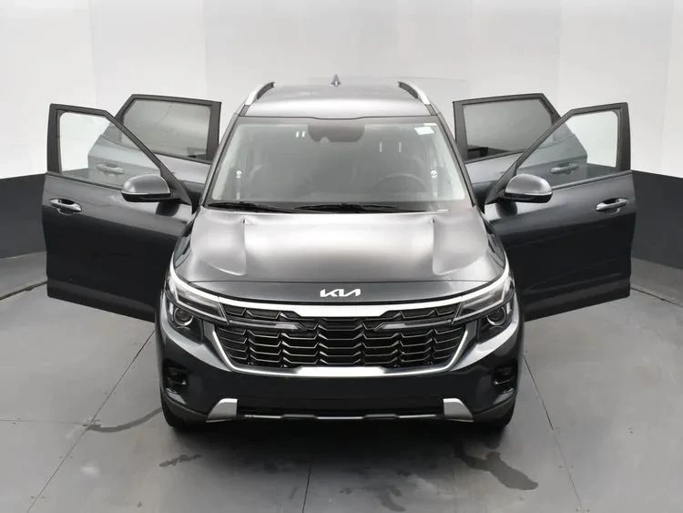 2025 Kia Seltos - Image 10 of 12