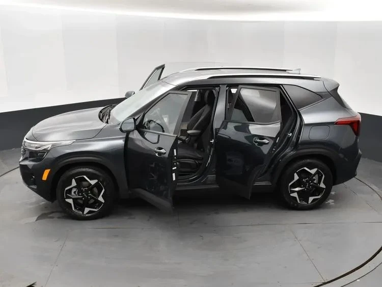 2025 Kia Seltos - Image 7 of 12