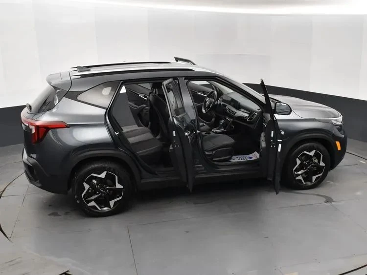 2025 Kia Seltos - Image 6 of 12