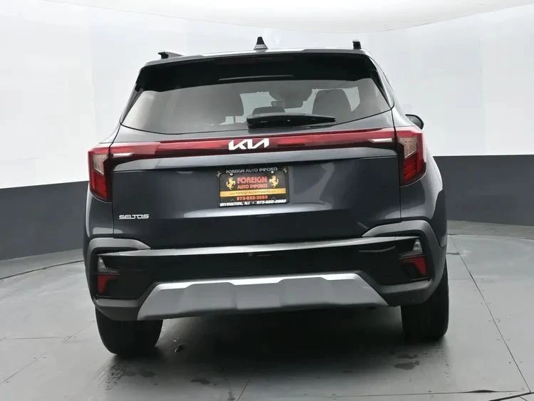 2025 Kia Seltos - Image 8 of 12