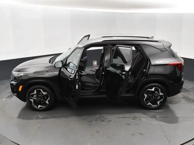 2025 Kia Seltos - Image 7 of 12