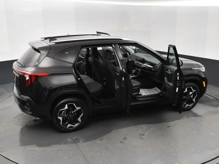 2025 Kia Seltos - Image 6 of 12