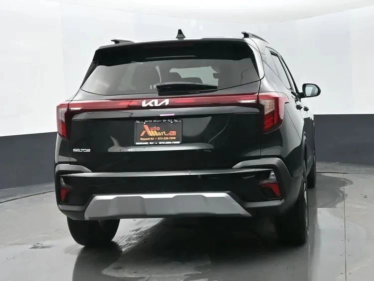 2025 Kia Seltos - Image 8 of 12