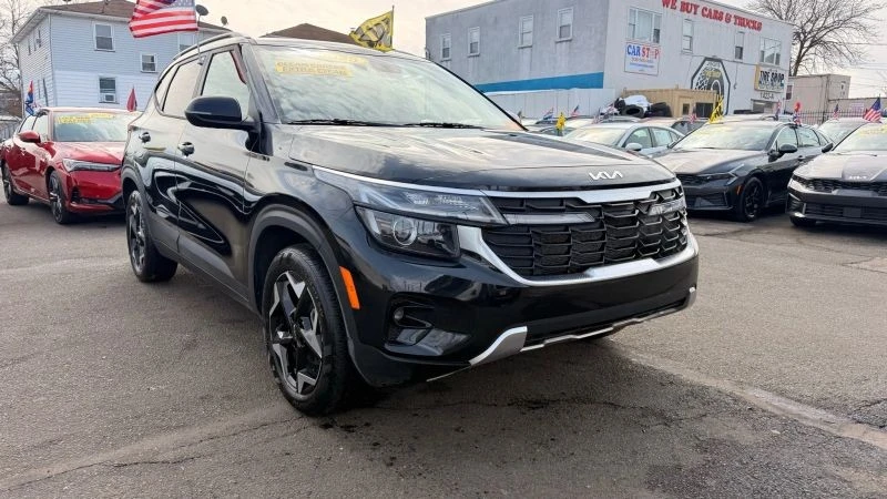 2025 Kia Seltos - Image 2 of 12
